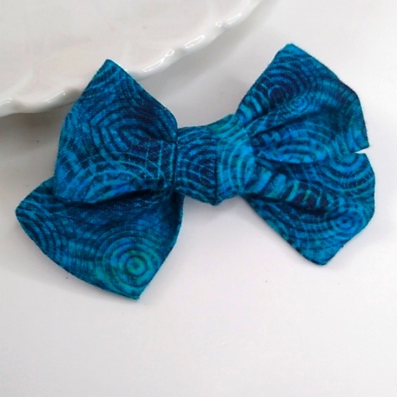 Dog Hair Bows - Set of 2 Bows for Pets with clip - Picture 3 of 5